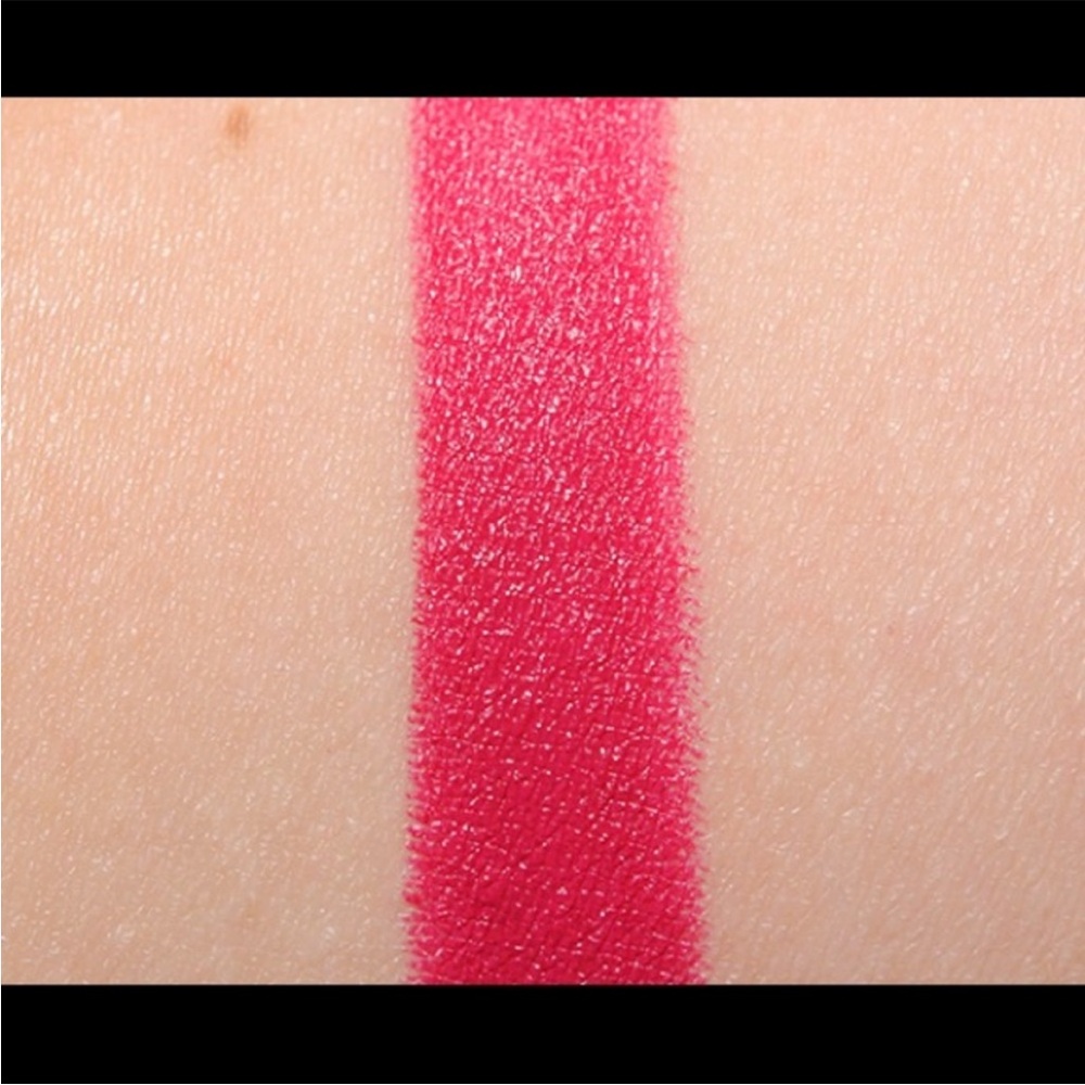 Estee Lauder Unattainable 220 Pure Color Matte Lipstick Pink with Red Undertone - Picture 2 of 8